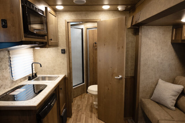 Living Quarters in LYX9SR Legacy Edition Horse Trailer | Lakota Trailers