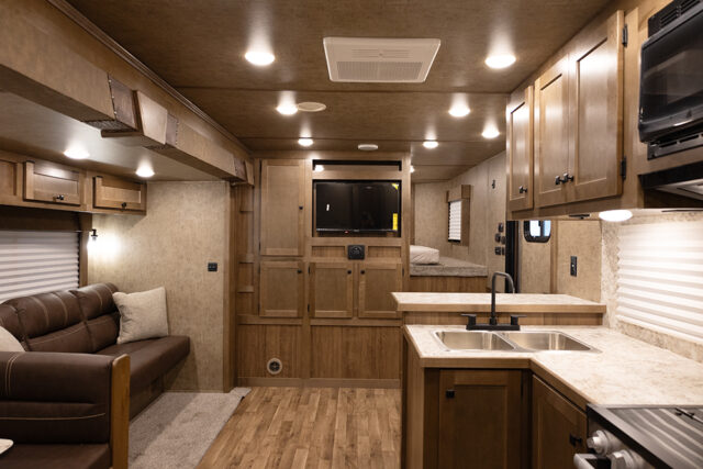 Living Quarters in LY8X17SFE Legacy Edition Horse Trailer | Lakota Trailers